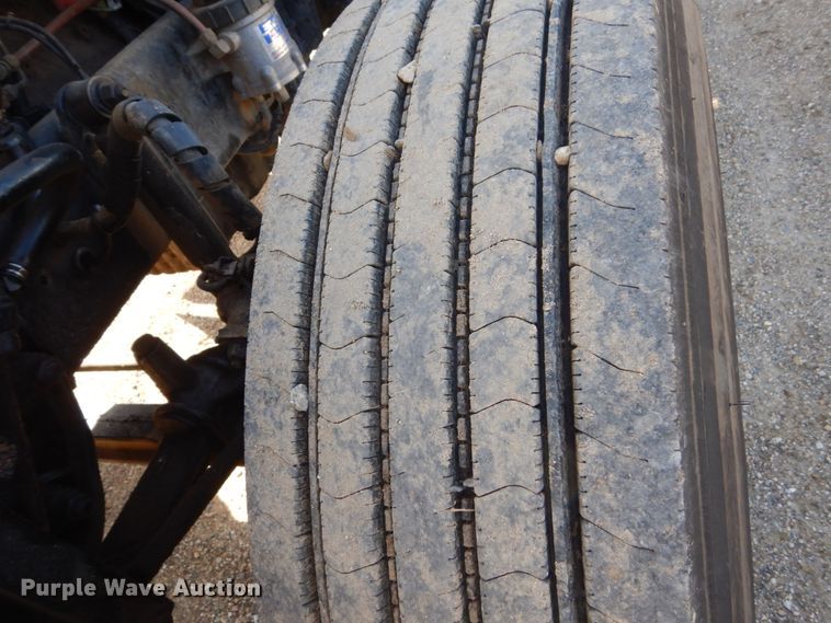 image for item FU9509 2006 Freightliner Classic semi truck