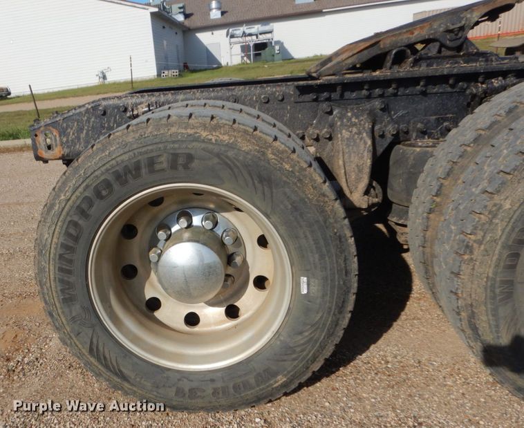 image for item FU9509 2006 Freightliner Classic semi truck