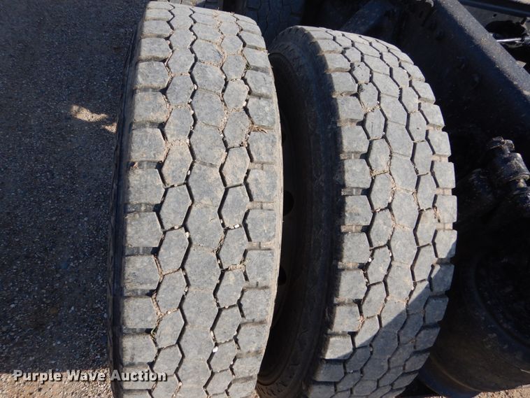 image for item FU9509 2006 Freightliner Classic semi truck