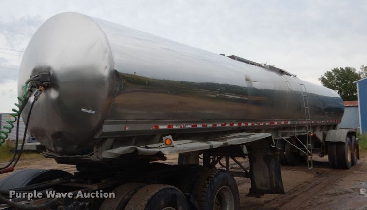 image for item FU9534 1975 Walker tank trailer