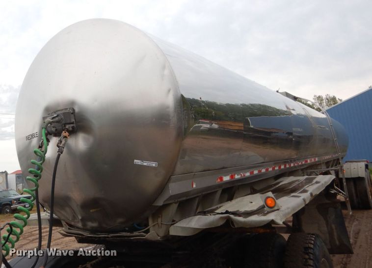 image for item FU9534 1975 Walker tank trailer