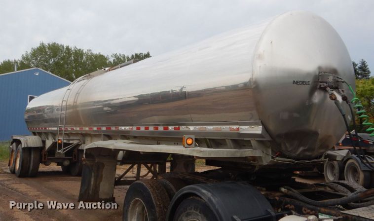 image for item FU9534 1975 Walker tank trailer