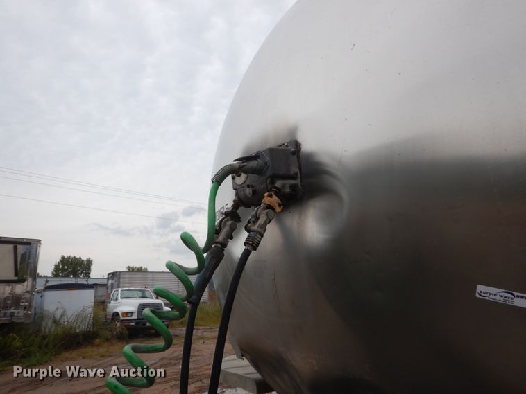 image for item FU9534 1975 Walker tank trailer