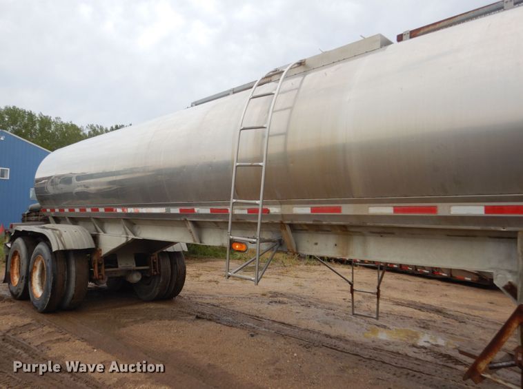 image for item FU9534 1975 Walker tank trailer