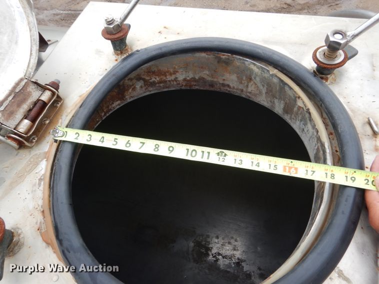 image for item FU9534 1975 Walker tank trailer