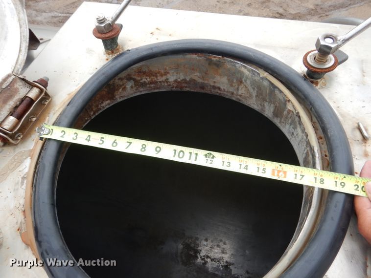 image for item FU9534 1975 Walker tank trailer