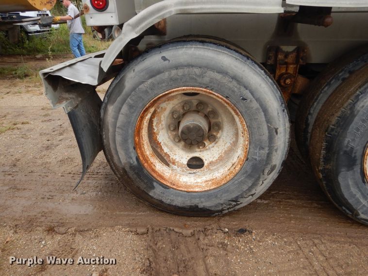 image for item FU9534 1975 Walker tank trailer