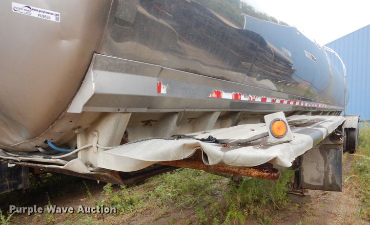 image for item FU9534 1975 Walker tank trailer