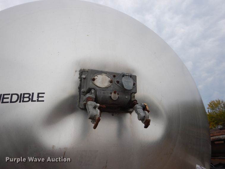 image for item FU9534 1975 Walker tank trailer