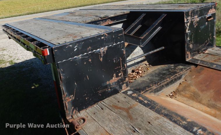 image for item FU9553 2004 Doonan 482DB14B drop deck trailer