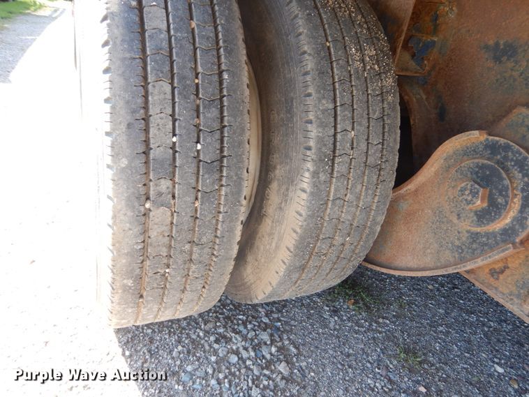 image for item FU9553 2004 Doonan 482DB14B drop deck trailer