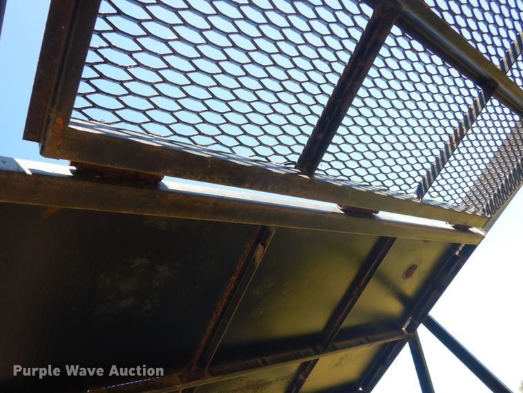 image for item FU9554 1992 golf cart carrier trailer