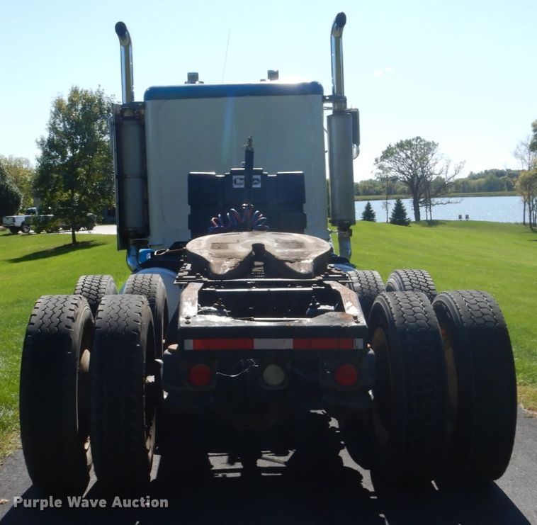 image for item FU9556 1997 Peterbilt 377 semi truck