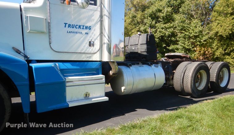 image for item FU9556 1997 Peterbilt 377 semi truck