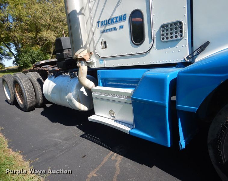 image for item FU9556 1997 Peterbilt 377 semi truck