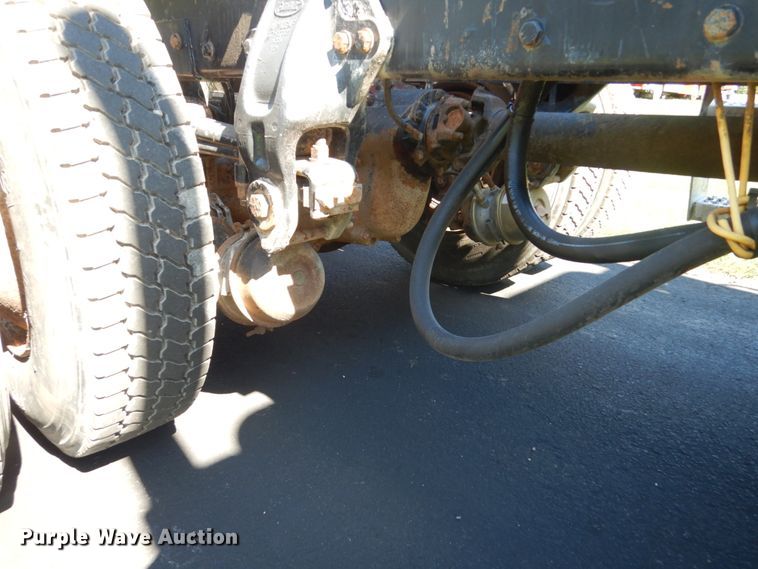 image for item FU9556 1997 Peterbilt 377 semi truck