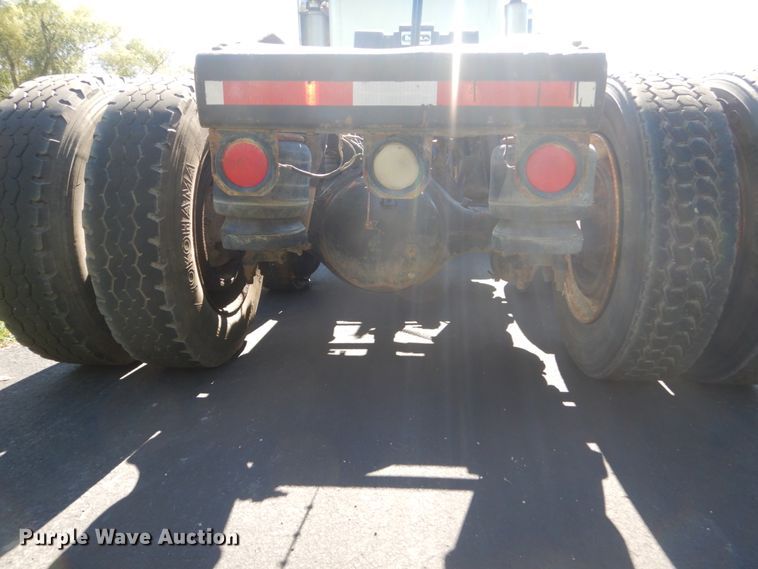 image for item FU9556 1997 Peterbilt 377 semi truck