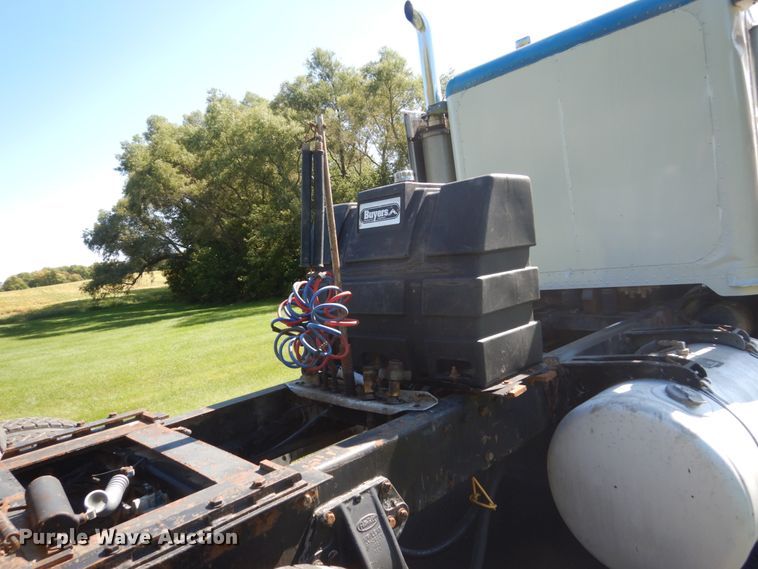 image for item FU9556 1997 Peterbilt 377 semi truck