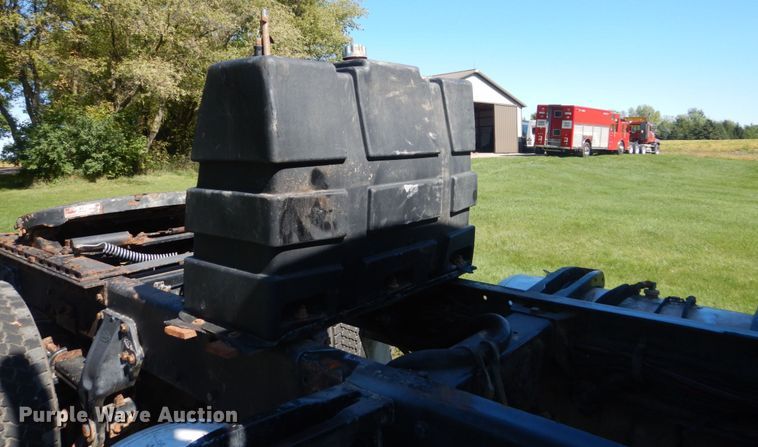 image for item FU9556 1997 Peterbilt 377 semi truck