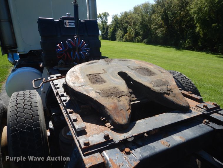 image for item FU9556 1997 Peterbilt 377 semi truck