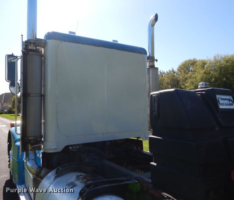 image for item FU9556 1997 Peterbilt 377 semi truck