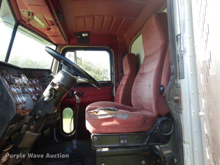 image for item FU9556 1997 Peterbilt 377 semi truck