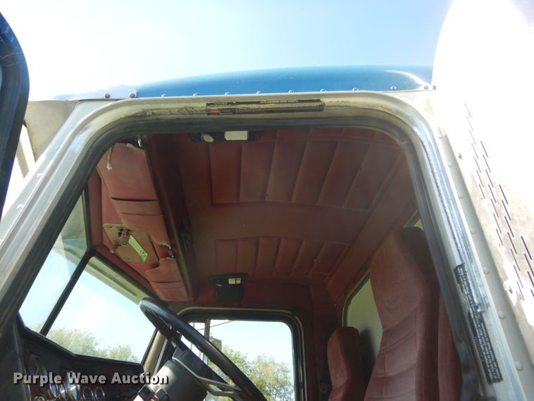 image for item FU9556 1997 Peterbilt 377 semi truck