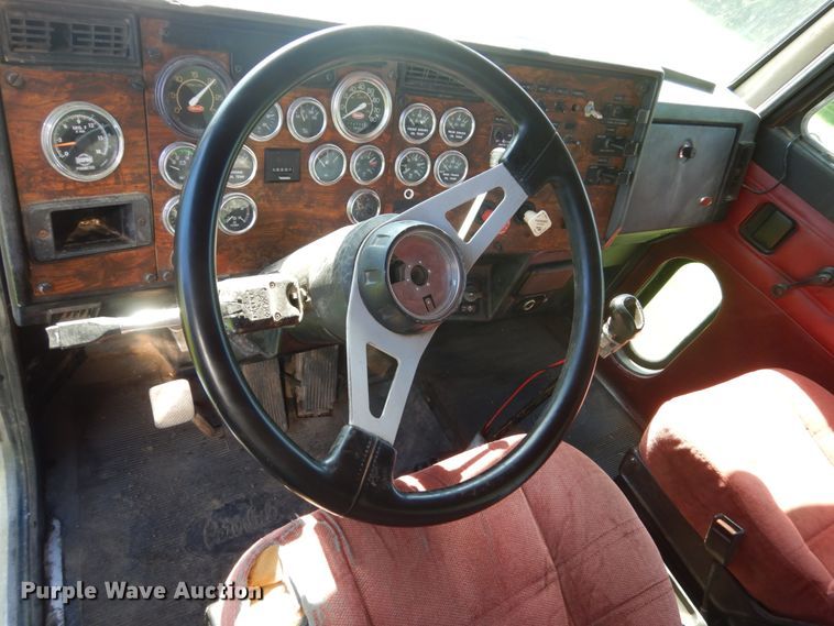 image for item FU9556 1997 Peterbilt 377 semi truck