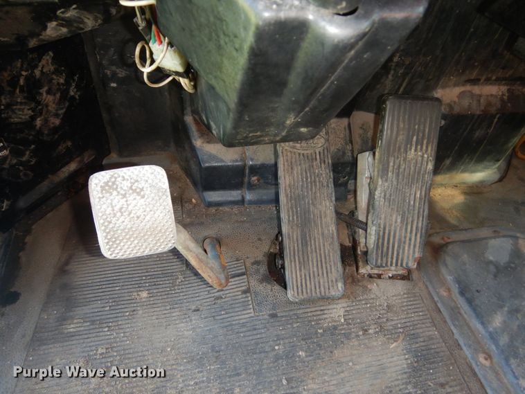 image for item FU9556 1997 Peterbilt 377 semi truck