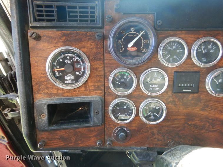 image for item FU9556 1997 Peterbilt 377 semi truck