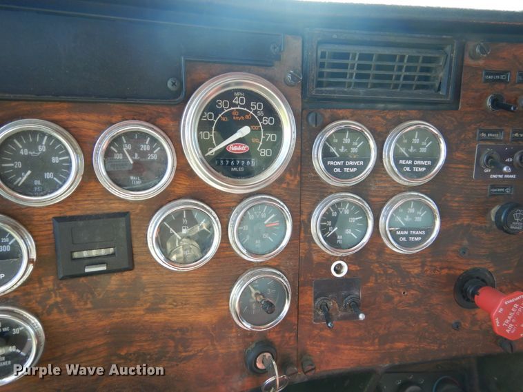 image for item FU9556 1997 Peterbilt 377 semi truck
