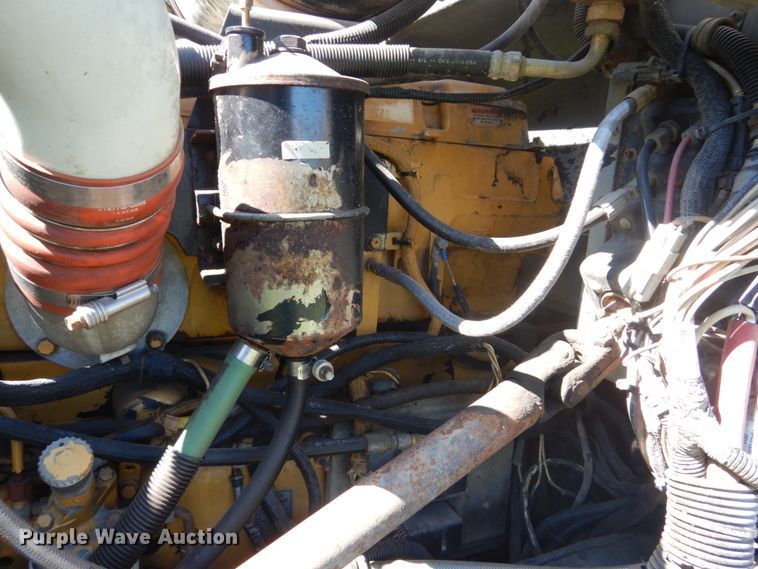 image for item FU9556 1997 Peterbilt 377 semi truck