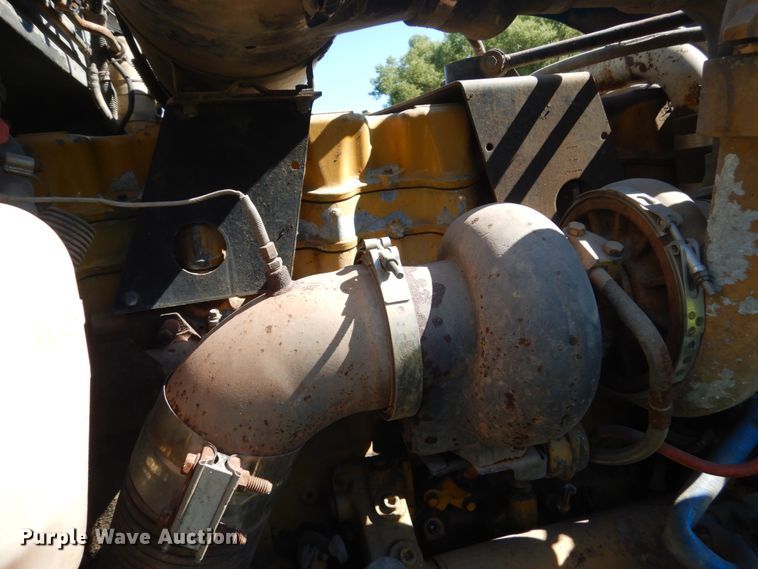 image for item FU9556 1997 Peterbilt 377 semi truck