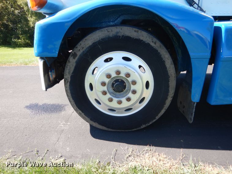 image for item FU9556 1997 Peterbilt 377 semi truck