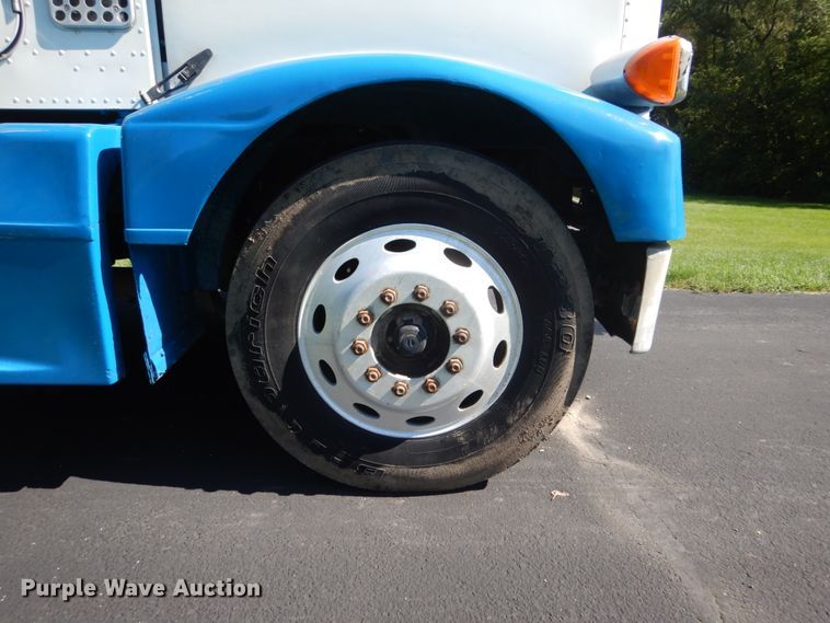 image for item FU9556 1997 Peterbilt 377 semi truck