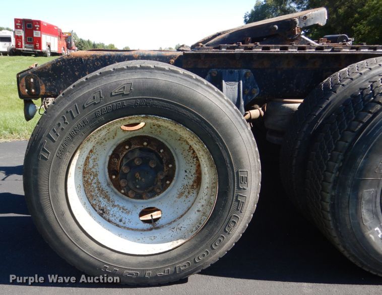 image for item FU9556 1997 Peterbilt 377 semi truck