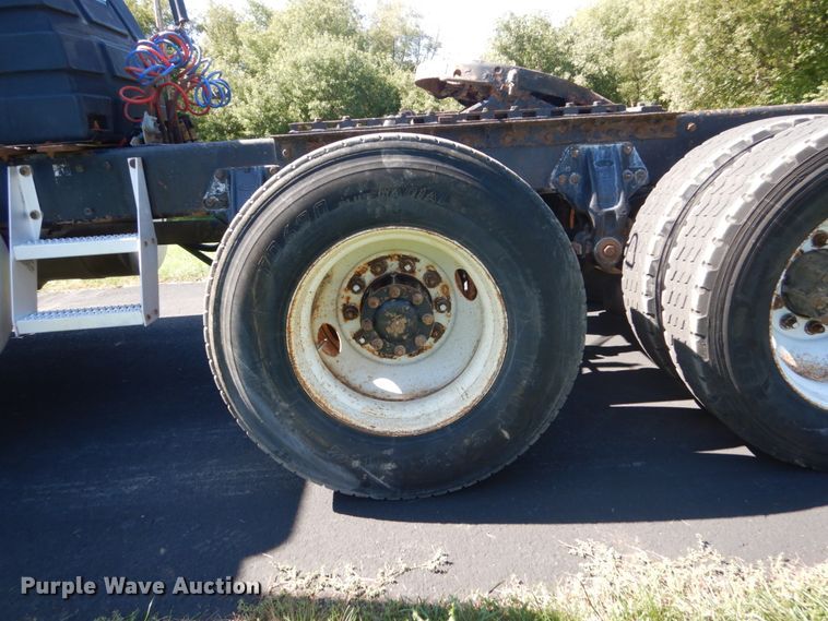 image for item FU9556 1997 Peterbilt 377 semi truck