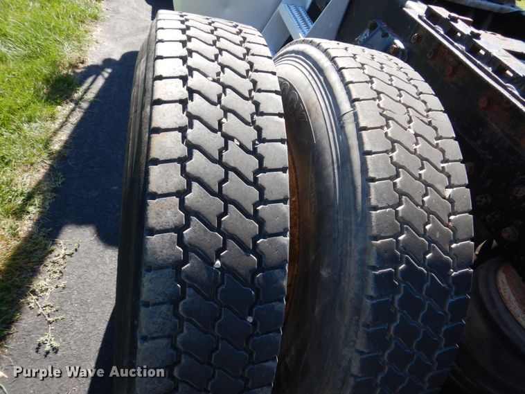 image for item FU9556 1997 Peterbilt 377 semi truck