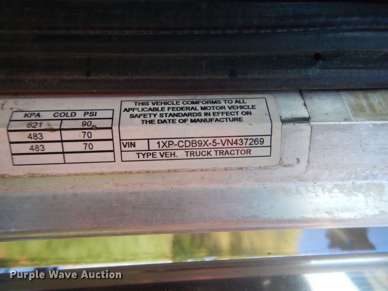 image for item FU9556 1997 Peterbilt 377 semi truck