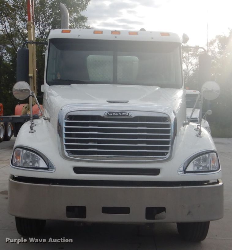 image for item FU9566 2007 Freightliner Columbia semi truck