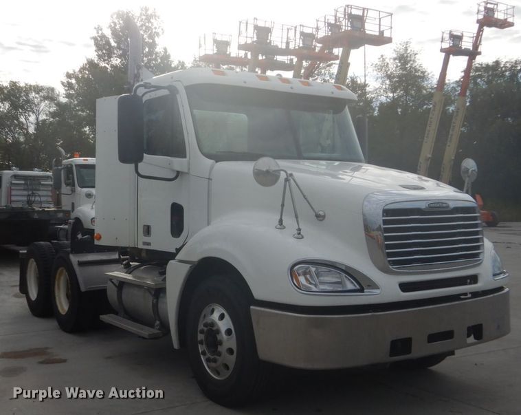 image for item FU9566 2007 Freightliner Columbia semi truck