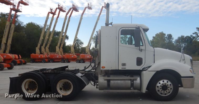 image for item FU9566 2007 Freightliner Columbia semi truck