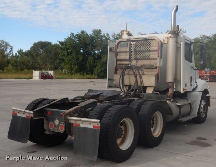 image for item FU9566 2007 Freightliner Columbia semi truck