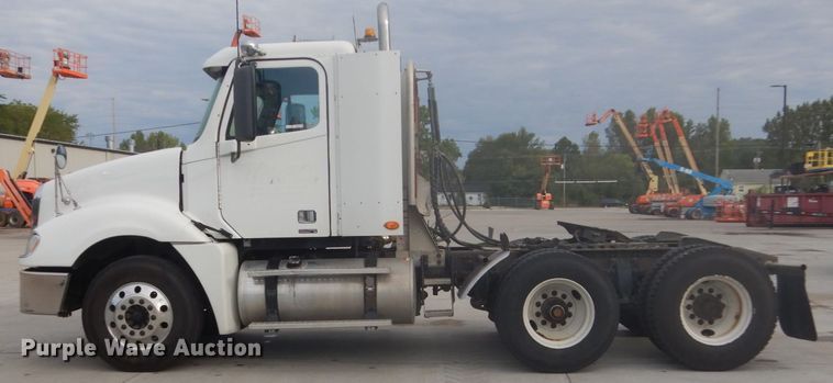 image for item FU9566 2007 Freightliner Columbia semi truck