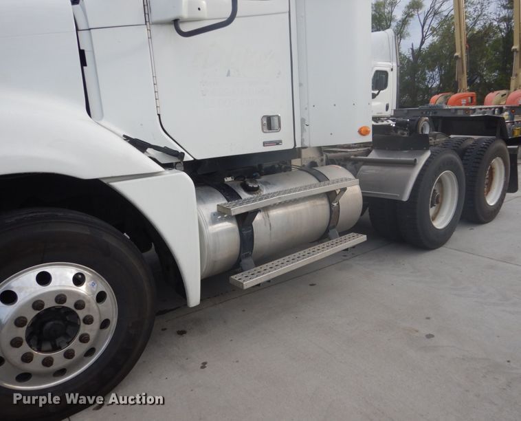 image for item FU9566 2007 Freightliner Columbia semi truck