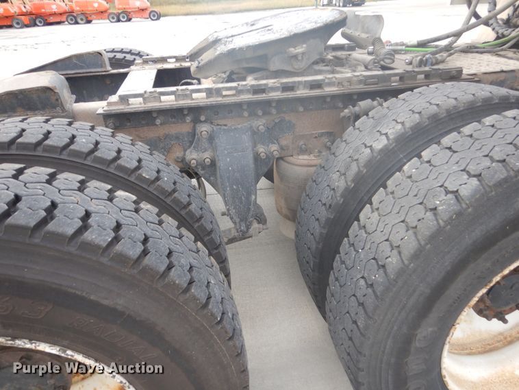 image for item FU9566 2007 Freightliner Columbia semi truck