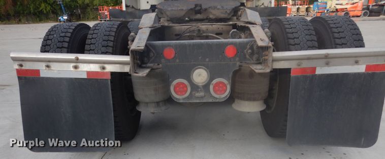 image for item FU9566 2007 Freightliner Columbia semi truck