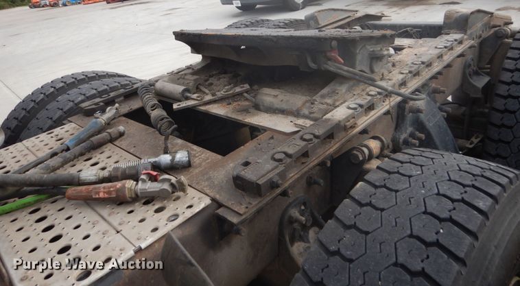 image for item FU9566 2007 Freightliner Columbia semi truck