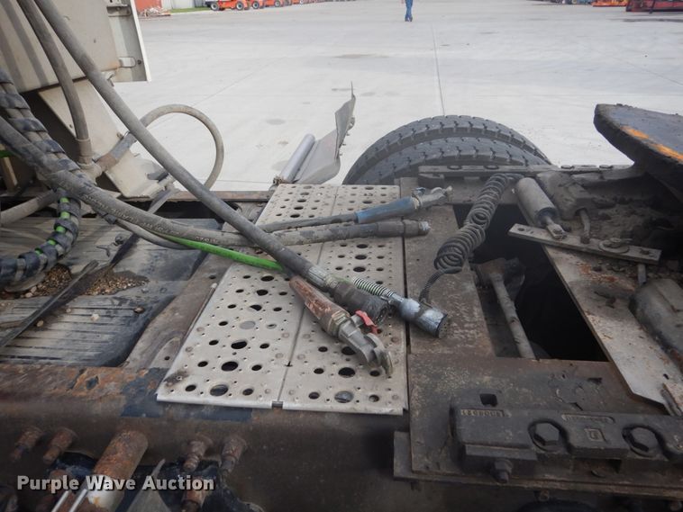 image for item FU9566 2007 Freightliner Columbia semi truck