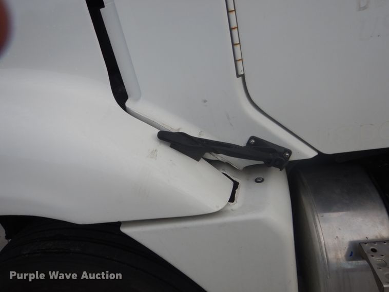 image for item FU9566 2007 Freightliner Columbia semi truck